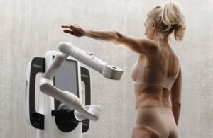 A photo of SquareMind's Swan skin imaging robot.