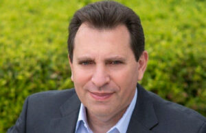 This is a portrait photo of Gary Sorsher who is leaving Edwards Lifesciences to become chief quality officer at BD.